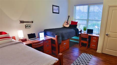 Types of dorms - Types of College Housing When imagining college housing, the first thought that comes to mind is likely residence halls with single, double or triple rooms and shared hall bathrooms.